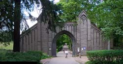 Монрепо. Парадные ворота, построенные в 1830г. по проекту архитектора К.Энгеля